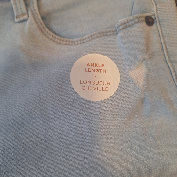 Old Navy Light Blue Distressed Skinny Jeans - Picture 10 of 12